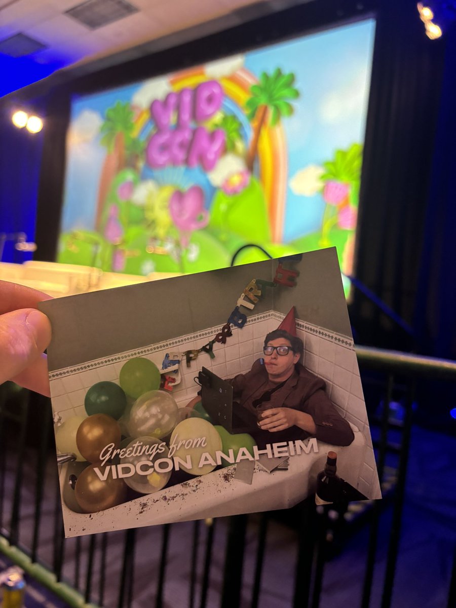 GolemShorts's tweet photo. @HHillierSmith @VidCon https://t.co/o0yGEJX3l5