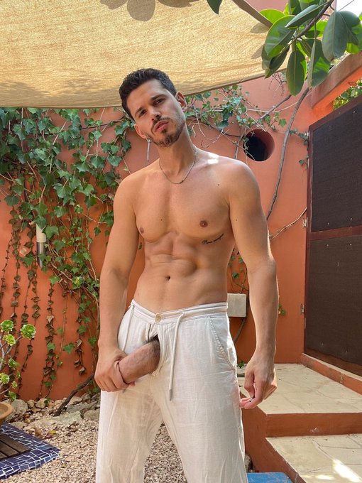 Watch Hunk Marc's leaked NSFW photo on TwXstars