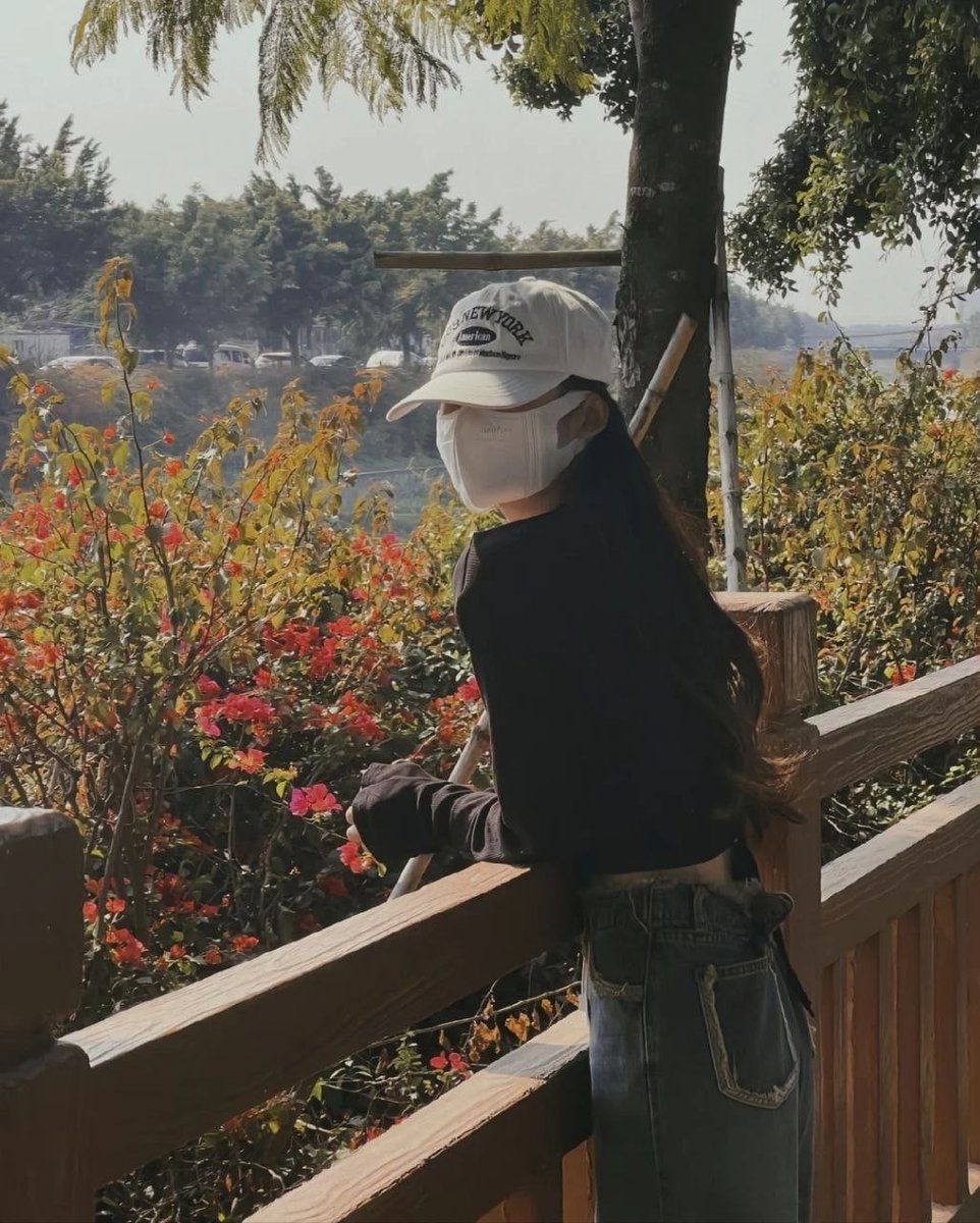 HostSeohyun's tweet image. I found some old photos, haha