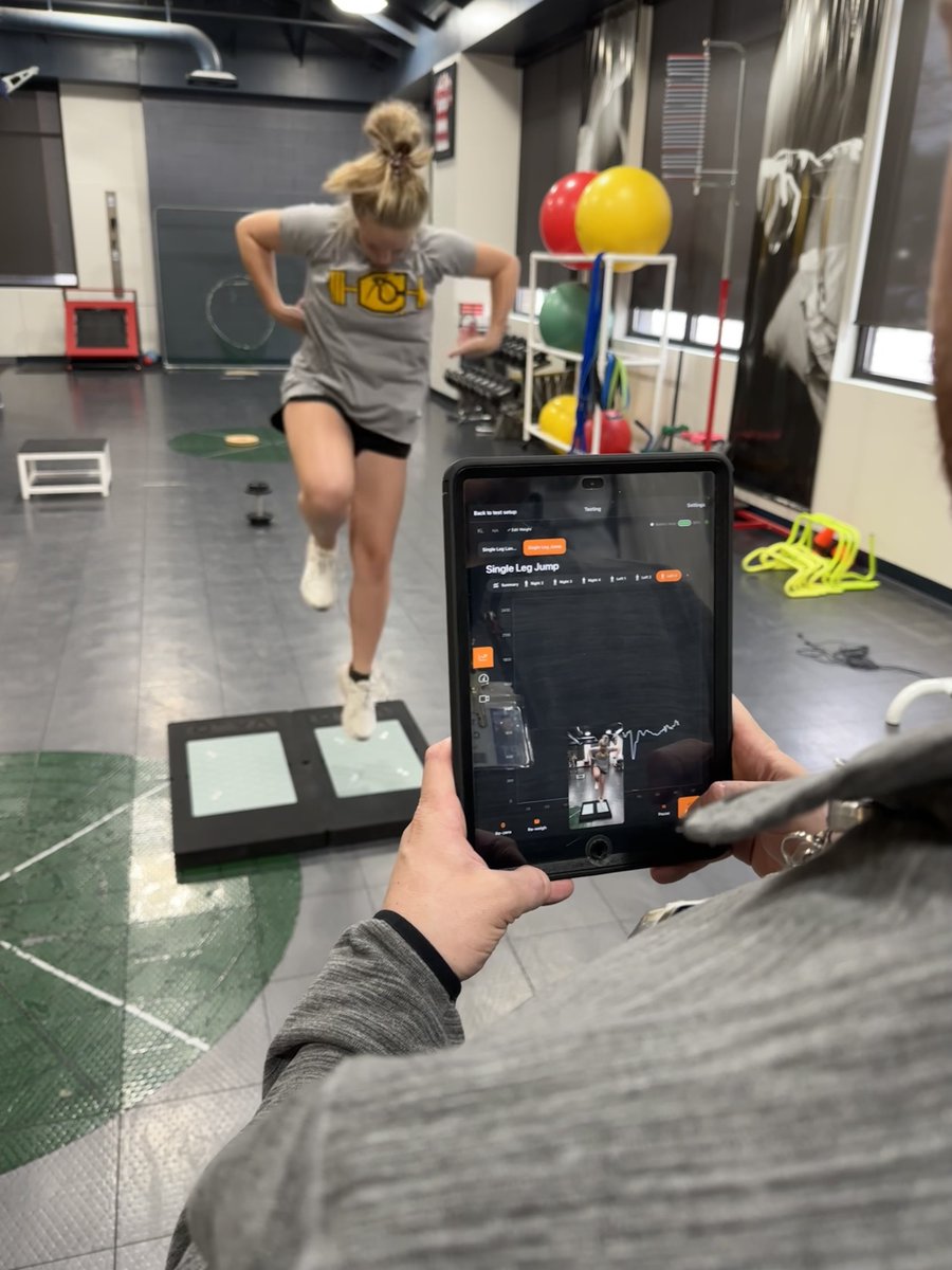 At THSM, we have specialized equipment to generate objective data to allow clinicians and patients to see their progress and adjust the therapy plan as indicated. Our team utilizes a Biodex to measure strength and VALD ForceDecks to analyze movement and sport-specific tasks.