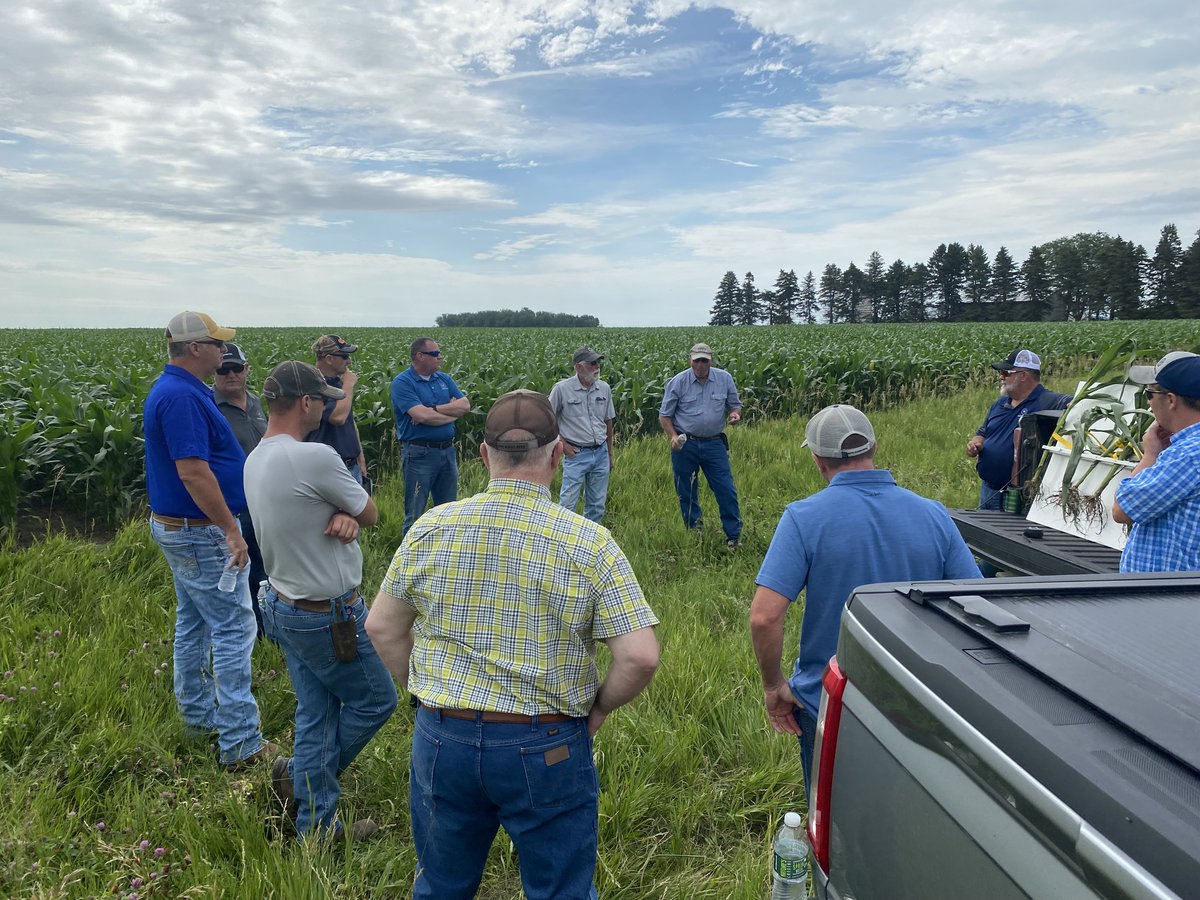 TheRightSeed's tweet image. First of many plot tours in our Northern Region. This team got to see some new products and learn about new traits like Vorceed Enlist and PowerCore Enlist! 

📍Sioux Center, Iowa

#CornPlot #TheRightSeed
