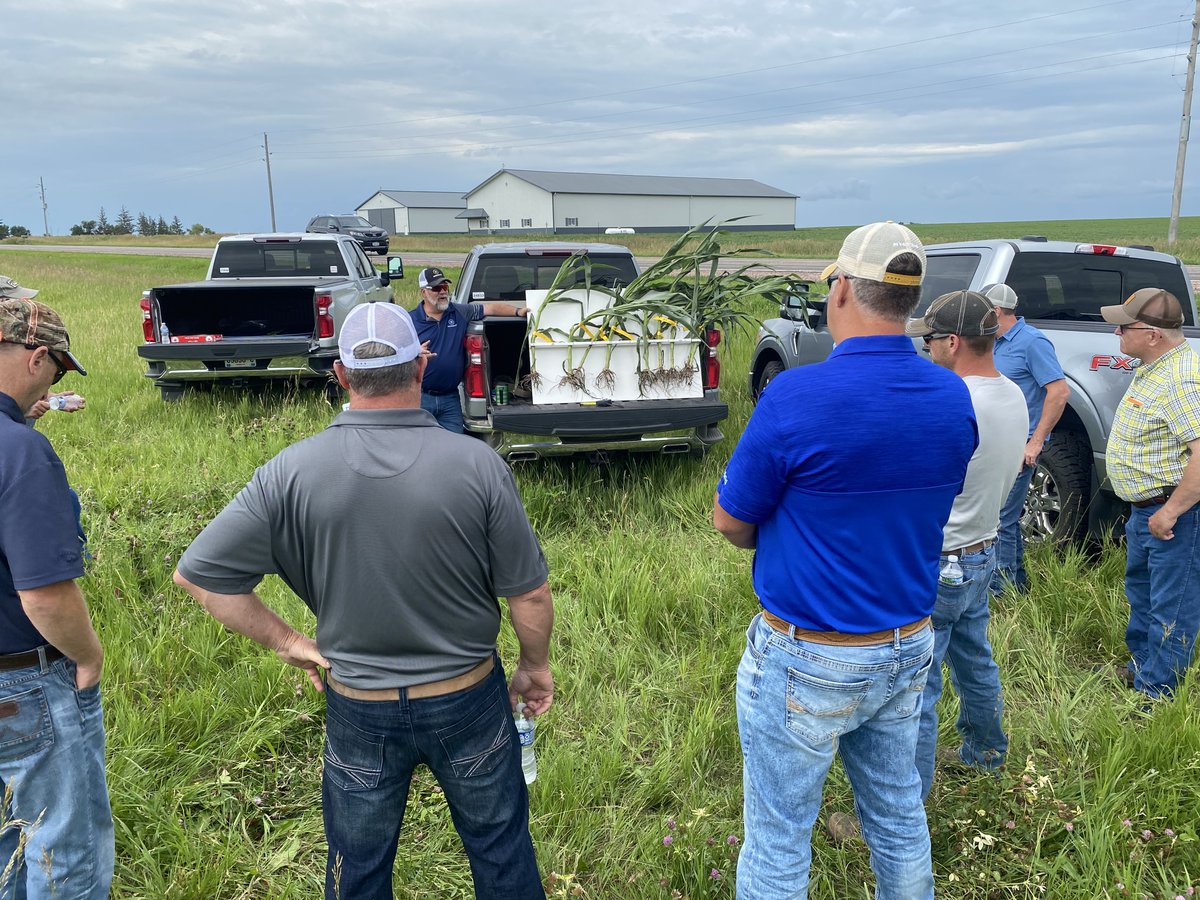 TheRightSeed's tweet image. First of many plot tours in our Northern Region. This team got to see some new products and learn about new traits like Vorceed Enlist and PowerCore Enlist! 

📍Sioux Center, Iowa

#CornPlot #TheRightSeed