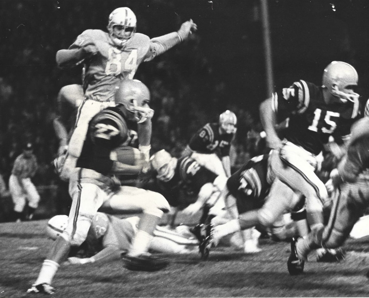#TBT to former UD football player and legendary Dayton area high school football coach #84 Jim Place (<a href="/JPS_Character/">Jim Place</a>) chasing down a Bowling Green ball carrier in 1967! 

#FlyerFootball // #GoFlyers