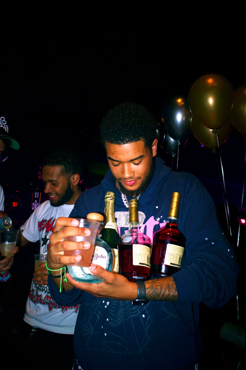 jayx300_'s tweet photo. birthday was a success I’ll say.. #25 #FREEYOLA #RIPDAGUYS https://t.co/m3TiOgXohe