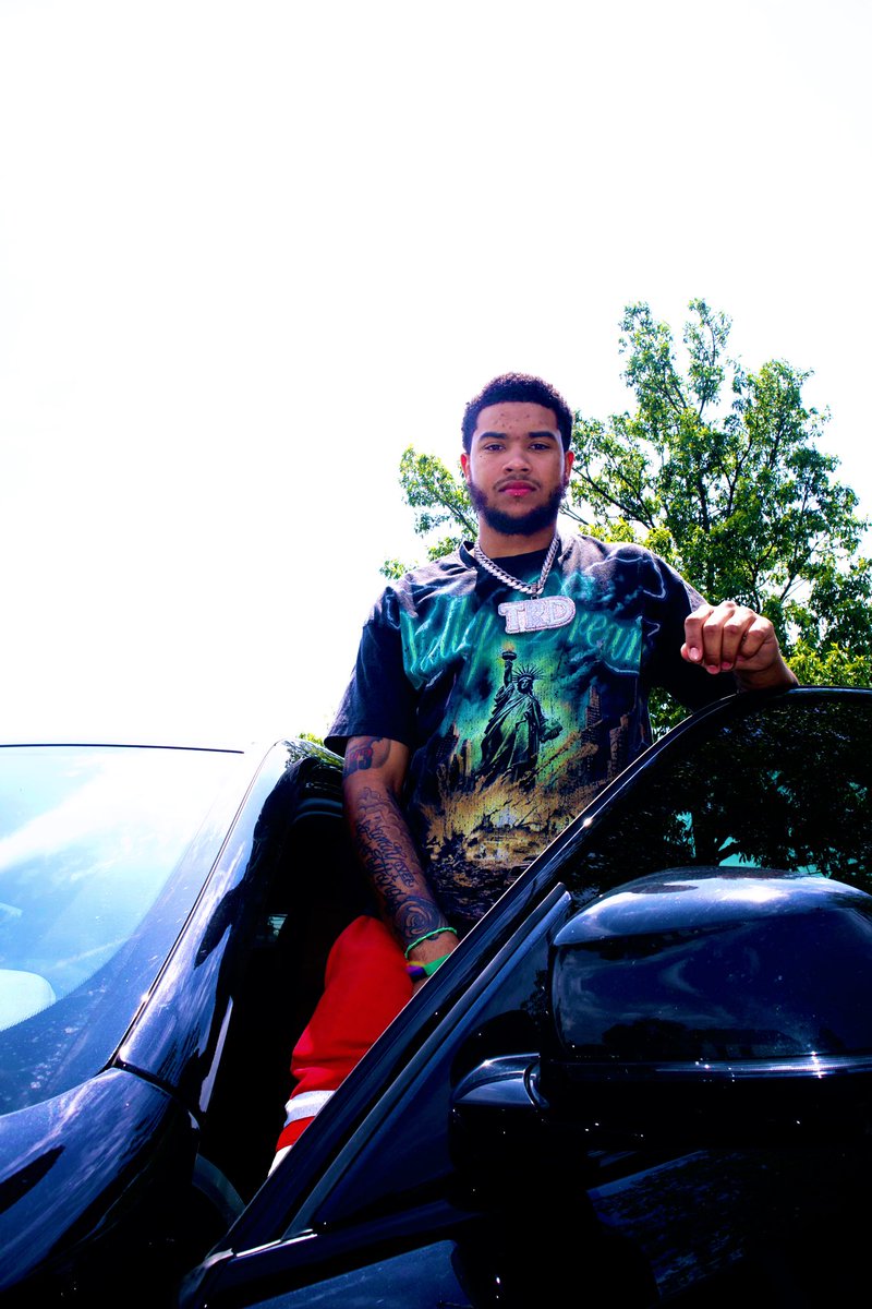 jayx300_'s tweet photo. birthday was a success I’ll say.. #25 #FREEYOLA #RIPDAGUYS https://t.co/m3TiOgXohe