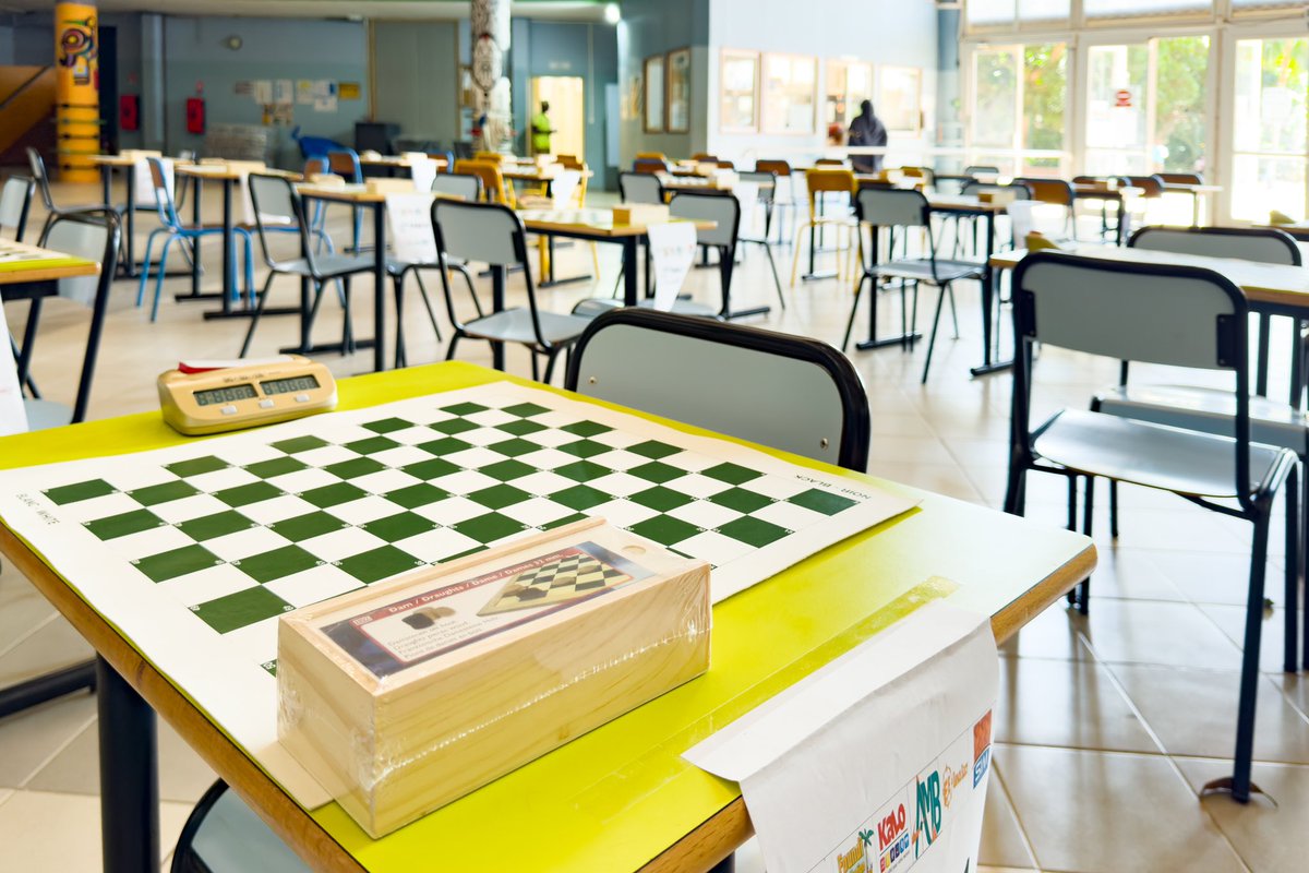 flrncrls's tweet photo. Hier, tournoi de dames au CLG de Dembeni de l’@ac_mayotte : une centaine de 6e et de 5e réunis pour s’amuser et faire preuve de stratégie pour accéder au podium. Bravo aux organisateurs et aux participants : le tournoi sera académique l’an prochain ! https://t.co/59D2Paje7h