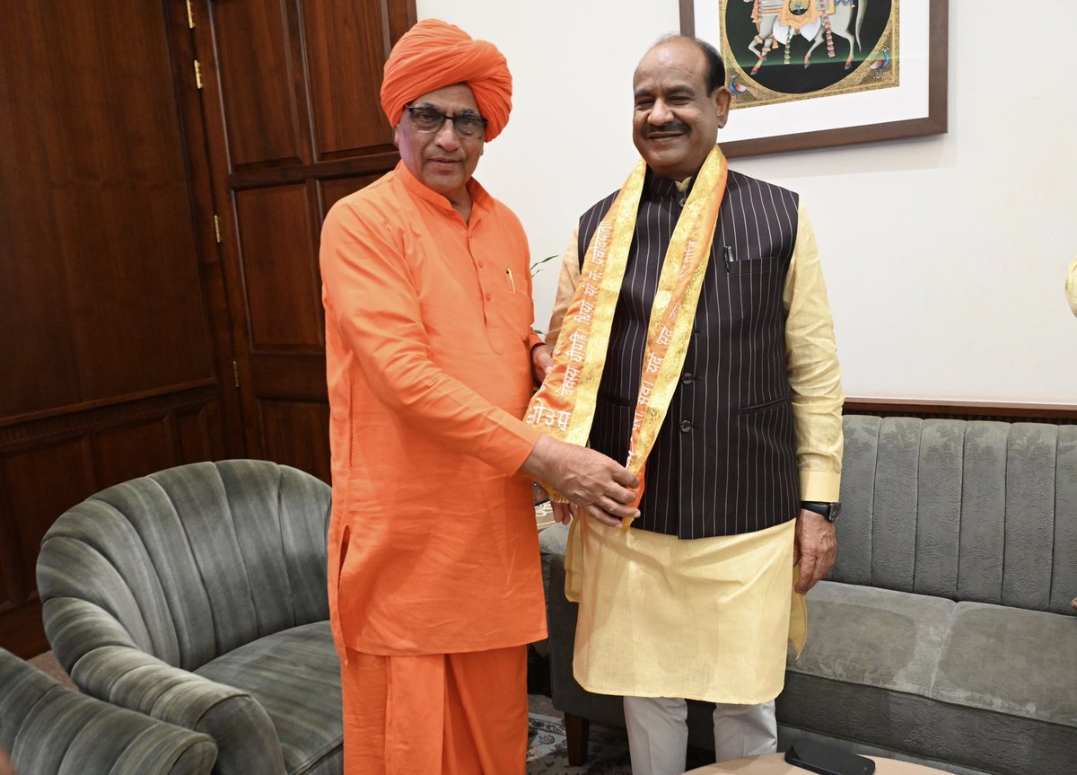 1stbharat_news's tweet photo. स्वामी सुमेधानन्द सरस्वती ने X पर की पोस्ट 

लिखा- कोटा के लोकप्रिय सांसद श्री ओम बिरला को निरंतर दूसरी बार लोकसभा अध्यक्ष निर्वाचित होने पर हार्दिक बधाई व शुभकामनाएँ!
आपके सरल व्यवहार से संसद सत्रों को अपेक्षित गति मिलती है और मिलती रहेगी ।
@BJP4India @BJP4Rajasthan https://t.co/4l5dkhiVQd