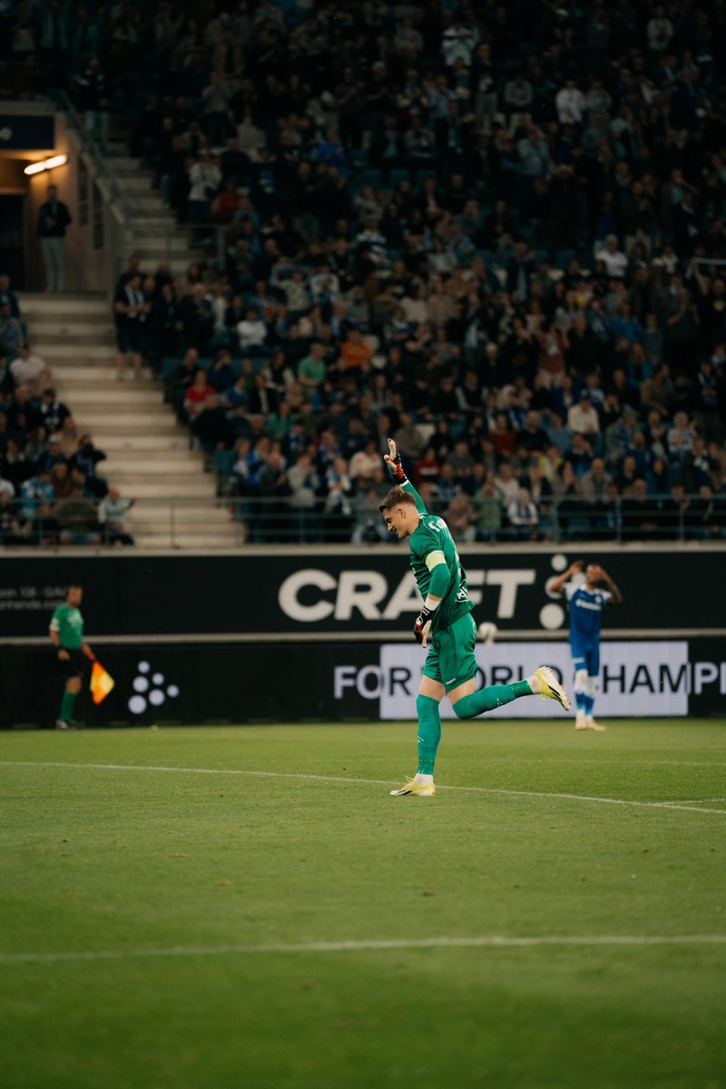 PaulNardi's tweet image. Il est temps de se dire aurevoir, mon histoire à Gand s’arrête ici, j’ai découvert des partenaire fantastique,  un corps médicale qui m’a permis de vivre un nouveau challenge. Et surtout des supporters exceptionnels. Je ne vous dis pas adieu. Always BUFFALO 💙🤍 @KAAGent