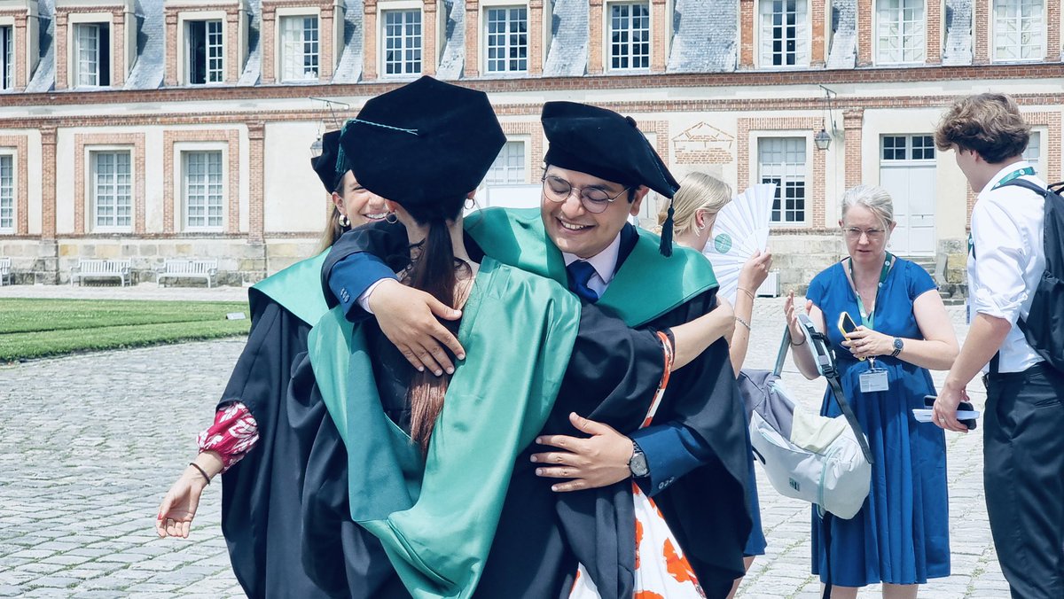 INSEAD's tweet photo. Congratulations to the MBA Class of July 2024 on your graduation. You did it! #inseadgrad #inseadmoments https://t.co/pvc8duXUpc