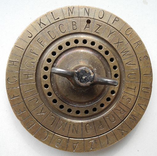 st3b1t's tweet photo. #st3crypt il disco cifrante di Leon Battista Alberti inventato nel 1400 per proteggere segreti vaticani la cui evoluzione ha portato alla macchina Enigma che per essere violata ha richiesto l'invezione da parte di Turing della scienza informatica... https://t.co/ccCa6LJzt8