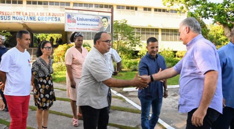 embacubachipre's tweet photo. El primer secretario del Comité Central del @PartidoPCC  y Presidente de la República, @DiazCanelB  se encuentra hoy en visita de  trabajo en Isla de la Juventud.

https://t.co/vRGw8bUMsJ https://t.co/0ehbGNw7t3