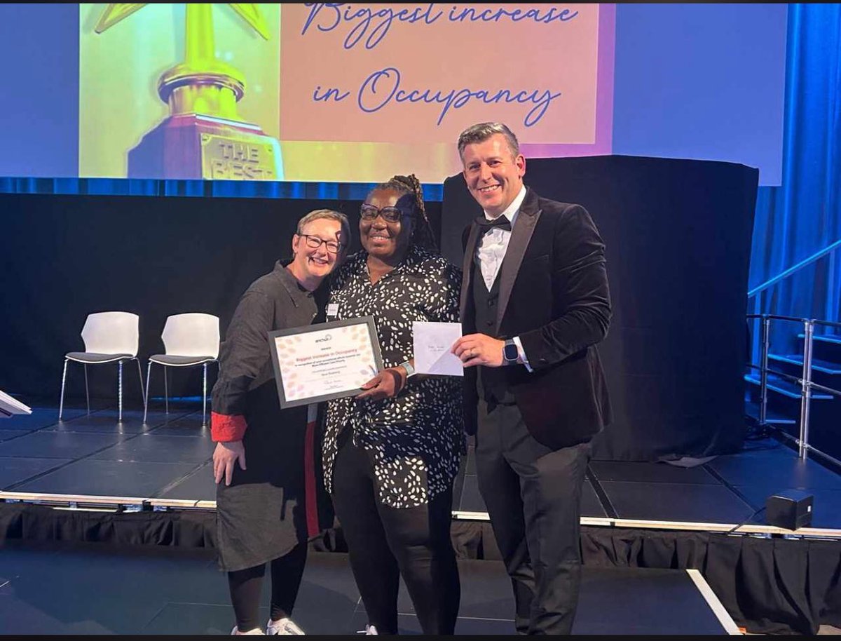 CRMSupport1's tweet image. Well done @LinwoodCareHome for looking after ur #community @Rob_Martin_ &amp;amp; Sarah Jones give Akua a certificate for achieving the Biggest Increase in Occupancy for @AnchorLaterLife This is no surprise as the staff &amp;amp; home manager work diligently every day they clock in! #Proud