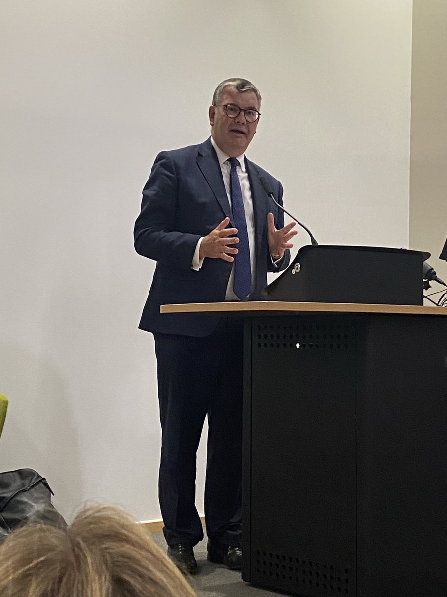 The #Buckingham &amp; #Bletchley ⁦<a href="/Conservatives/">Conservatives</a>⁩ Election Candidate ⁦@iainastewart⁩ tells the ⁦<a href="/UniOfBuckingham/">The University of Buckingham</a>⁩ hustings the Pharmacy 1st scheme to use  pharmacies to help with an increasing number of minor ailments is one way of relieving pressure on appointments