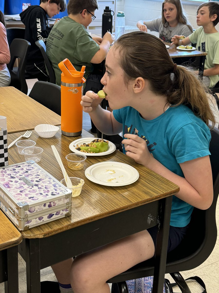 Kaylyn_Adams10's tweet photo. Exploring healthy snack options and making healthy look “delicious” !!!
@StJoesActon @HCDSB https://t.co/aY4wcxM7QS