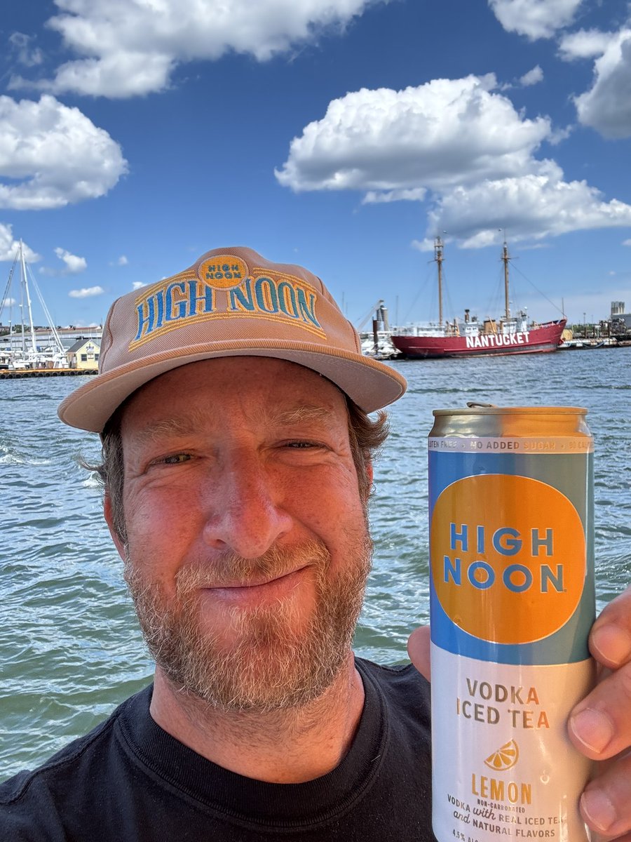 stoolpresidente's tweet photo. I may need to frame and hang this.   #nantucket #highnoon #Boston https://t.co/sBGlzxHcIy