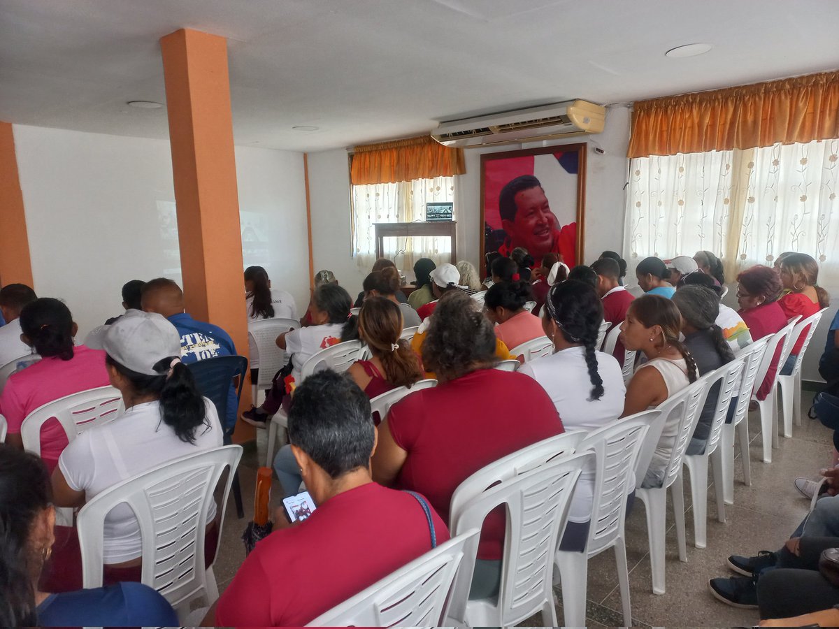 SunagroAma's tweet photo. 📸 Este miércoles #26Jun el Estado Mayor de  Alimentación de Amazonas, participó en la videoconferencia de la novena jornada del "Plan de Formación y Concientización dirigido a Líderes y Lideresas de los CLAP".

#NicoCuadraConmigo
#ClapConscienciaYVictoria
#SunagroVanguardia https://t.co/VBQaPDonxO
