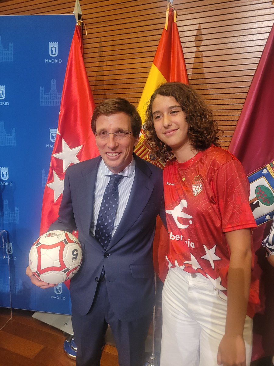 boromir16's tweet photo. 7 🌟  en el Ayuntamiento de Madrid🏆
@AtletiAcademia @AtletiFemenino @Atleti 
@nikefootball @RFFM_oficial @rfef @SEFutbolFem @Ocotalent @trenerlobo @driblingmadrid #Atleti @SEFutbolFem #SeFutbolFem #tacticalprosoccer https://t.co/cRNfFYJURr