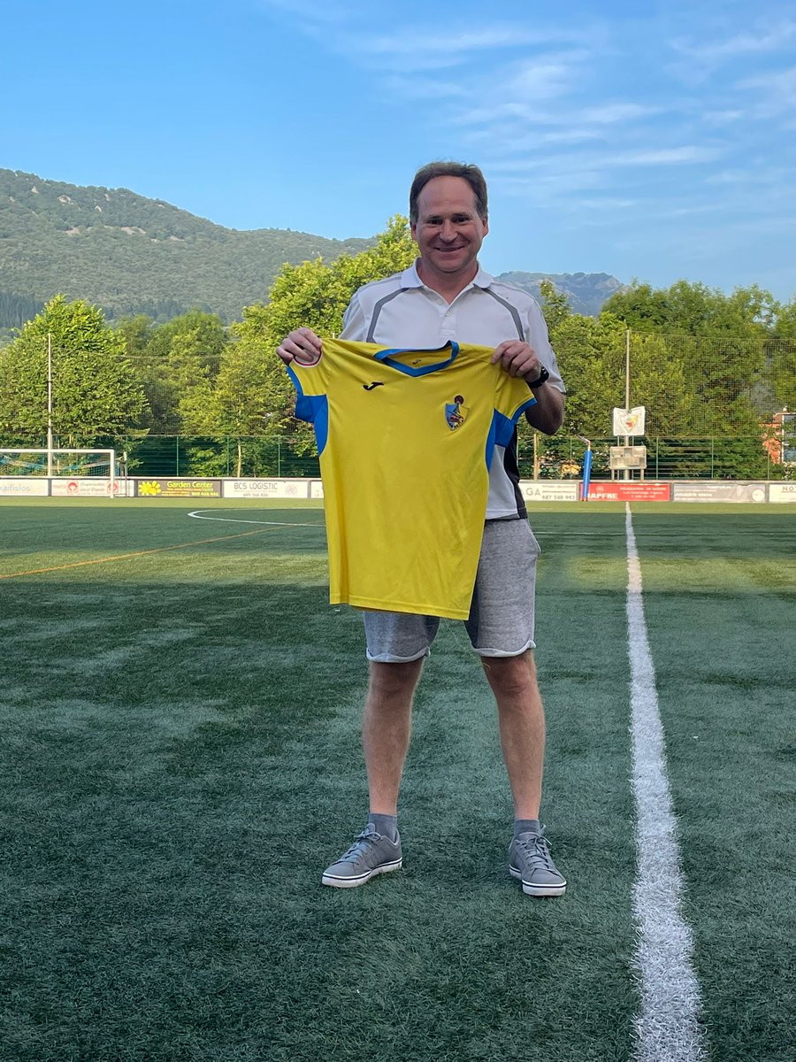 📢AURKEZPEN EGUNA GAURKOA URBIETAN 

Iker Bilbaok gizonezkoen lehen taldea zuzenduko dau Enaitz Etxebarriagaz batera 💪

Emakumezkoen lehen taldea aldiz, Jon Gonzalez 'Peli'k  Nerea Urgoitiren laguntzarekin 🔝

EGURREEE ‼️

#AupaArratia 🟡🔵