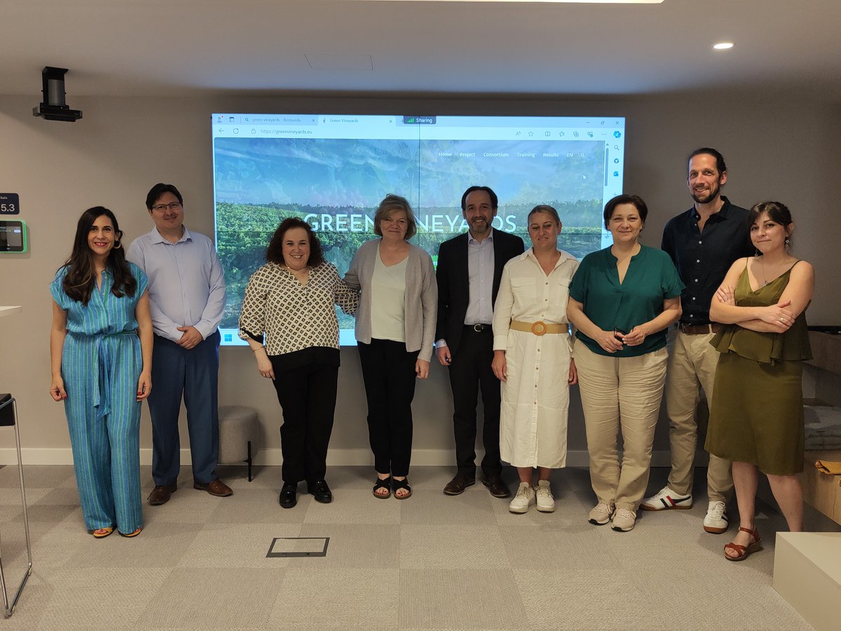 Ayer se presentaron los resultados de <a href="/green_vineyards/">Green Vineyards</a>: un programa de capacitación para profesionales del sector🍷frente a los efectos del cambio climático con la colaboración de <a href="/UNIRuniversidad/">Universidad Internacional de La Rioja (UNIR)</a>, <a href="/FEV_Vino/">FEV</a>, <a href="/vignevinfrance/">IFV</a>, <a href="/cesarumbria_/">CESAR</a>, #IECE y Lake Constance Foundation