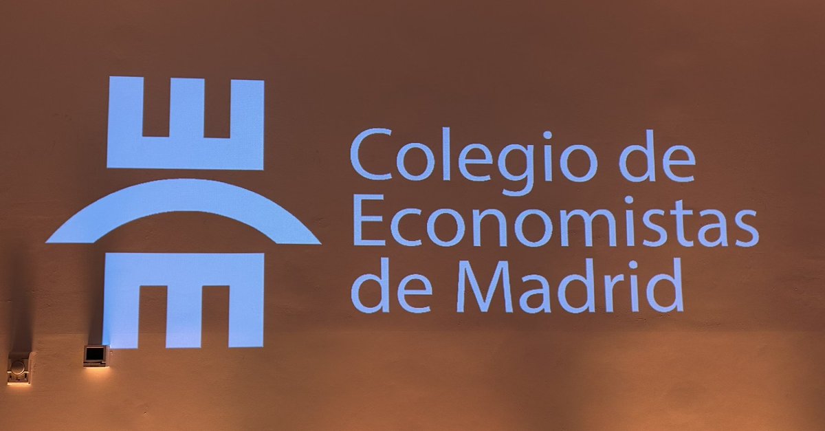 Carmenrtg's tweet photo. Economistas! #haciendohistoria https://t.co/tJ6Tln7RbO