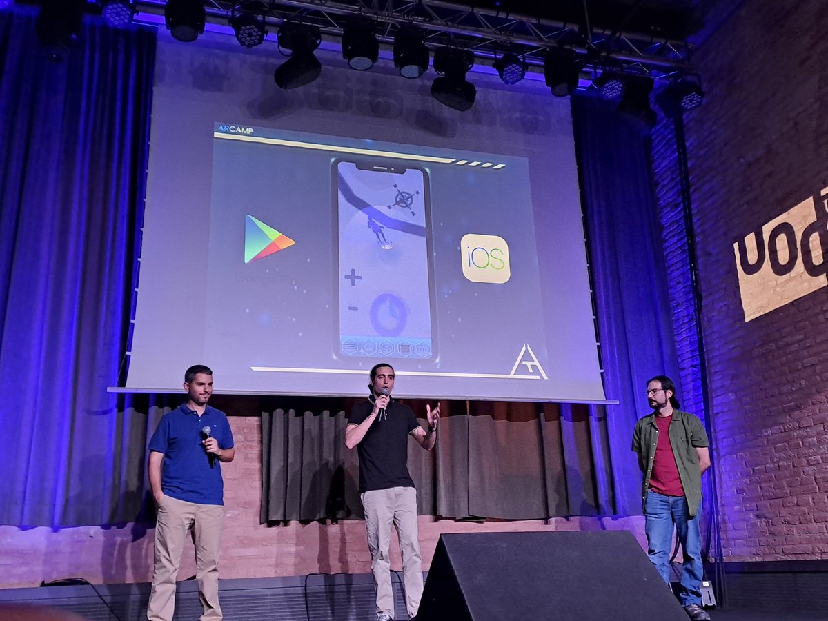 🎤 Daniel Benítez, enginyer informàtic per la UOC, juntament amb Aleix Riba i Toni Gutiérrez presenten ARCAMP

 📱Una aplicació perquè el professorat gamifiqui les classes 

 #SpinUOC #HubbikUOC #entrepeneurship