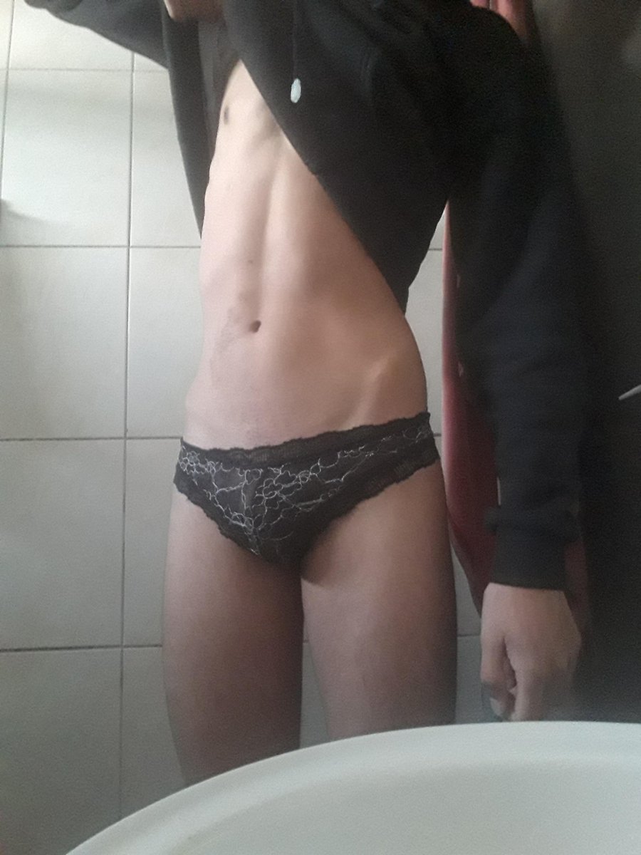 Crow_Nude tweet media