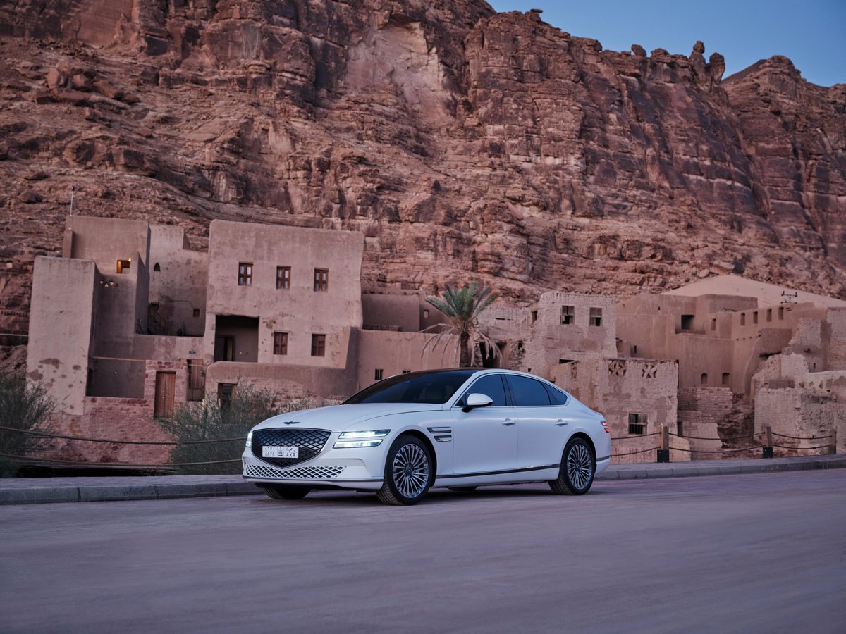 Genesis_MEA's tweet photo. With an EPA-estimated 282-mile range, fast-charge capabilities, a luxurious interior and progressive technology, the Electrified G80 was born for the open road.
#Genesis #GenesisME #ElectrifiedG80 https://t.co/J8f9uRvEaF