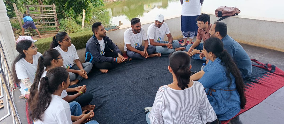 YuvodayDurg's tweet photo. यूनिसेफ स्टेट टीम एवं फाइनल माइल से बिहेवियर साइंस एक्सपर्ट निशान गंतायत के द्वारा #YuvodayDurg टीम से मुलाकात कर उनके द्वारा जिले मे किये जा रहे कार्यो के विषय मे चर्चा किया गया।

@ChhattisgarhCMO @DPRChhattisgarh @DurgDist @jobzachariah @abhisheksinghDP @chetnadesai1 https://t.co/MnOWzyYiH1