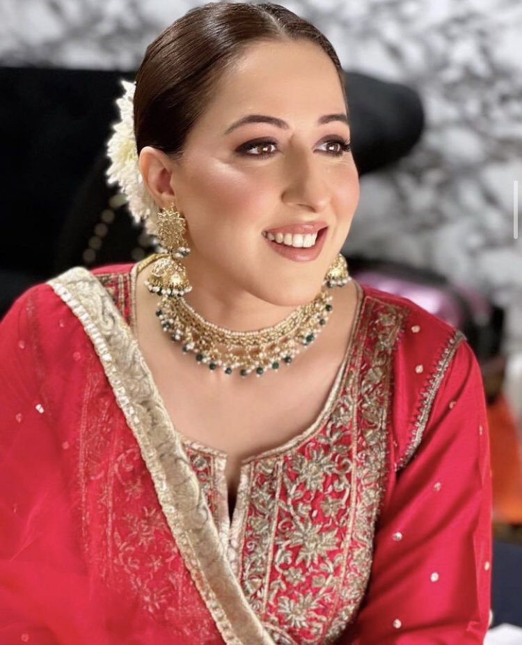grimorgray's tweet photo. A tiny but much needed appreciation for Savera played by Yamina Peerzada. Appreciation for both actress for carrying this character with finesse and of course the writer who startled me with the arc when I was least expecting. I didn’t like savera at all when #Radd aired https://t.co/jHmlsqas74