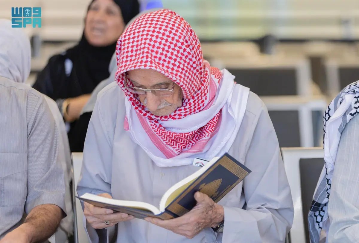 SaudiNews50's tweet photo. منفذ جديدة عرعر يودِّع الدفعة الأخيرة من الحجاج العراقيين، بعد أداء مناسك الحج.

- https://t.co/RK5IxTv5Sr