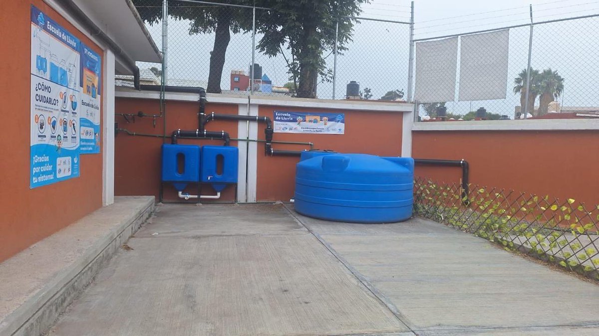GobAtizapan's tweet photo. A través de la Dirección de Educación, y con apoyo de la fundación Agua Capital y recursos de la empresa Reckitt Benckiser, se lleva a cabo el programa “Escuela de Lluvia” en diferentes planteles de #AtizapánDeZaragoza, para recolectar agua. https://t.co/nfvSaTPj9y