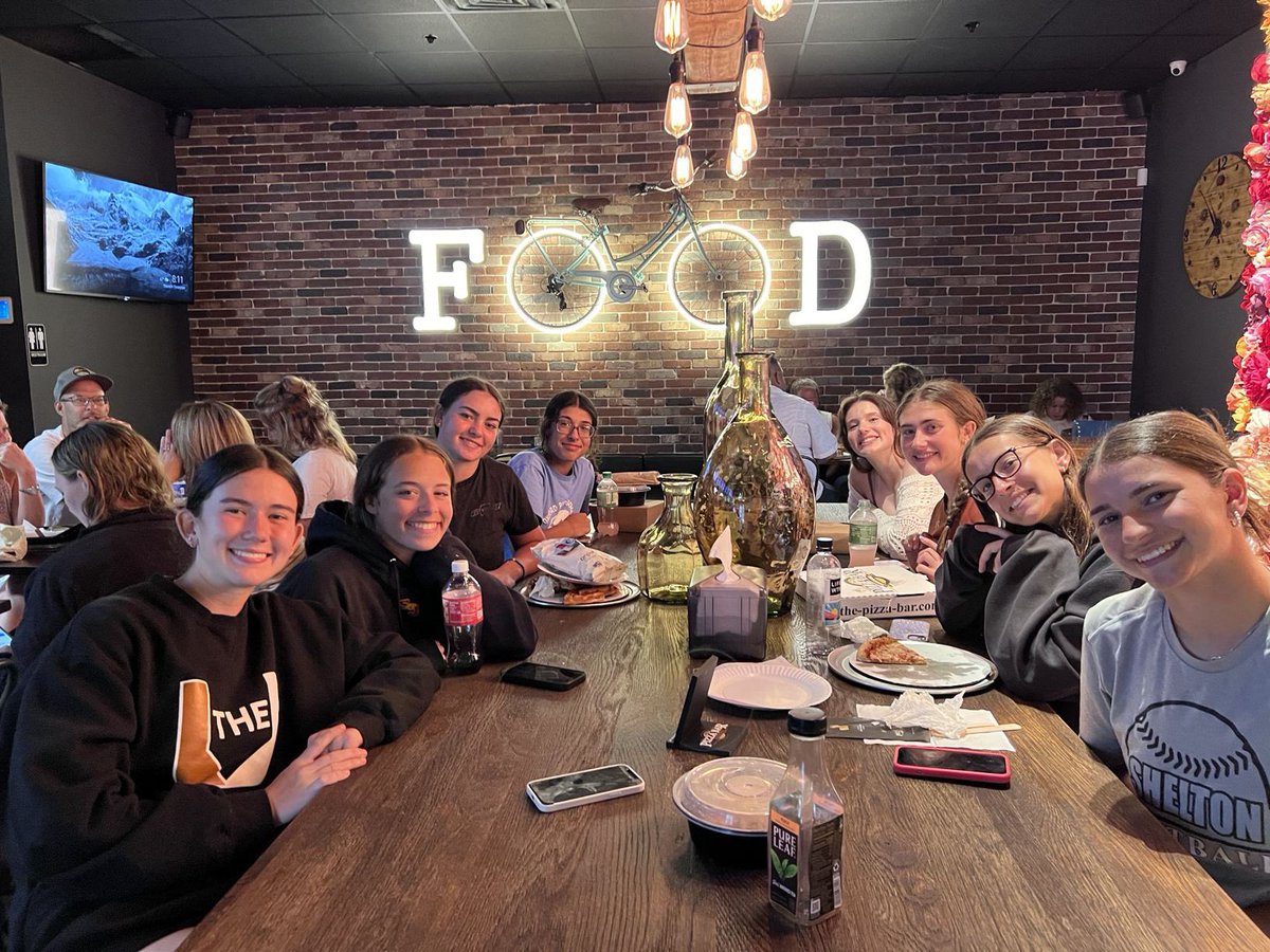 Team dinner at the NE College Showcase!!🧡🖤