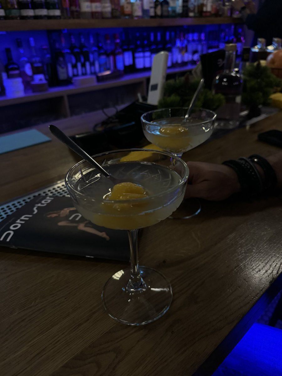 Ещё 2 таких и буду а капелла орать песни Круга