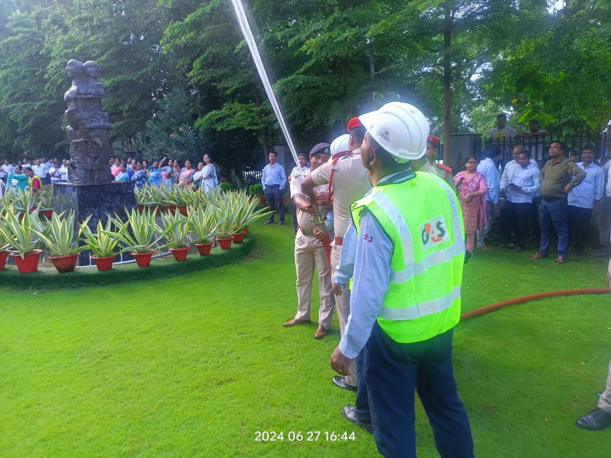 Dy.FIRE OFFICER BHUBANESWAR CIRCLE (@dfobbsr_ofs) on Twitter photo Fire safety evacuation and mock drill conducted at OMC building Bbsr to create awareness among the employees of OMC <a href="/omc/">hanisindi</a>, <a href="/SRC_Odisha/">SRC, Govt of Odisha</a> <a href="/DGFS_HGs_CD/">DG Fire Services, Odisha</a> <a href="/IPR_Odisha/">I & PR Department, Odisha</a> <a href="/bmcbbsr/">BMC</a> Fire safety evacuation and mock drill conducted at OMC building Bbsr to create awareness among the employees of OMC <a href="/omc/">hanisindi</a>, <a href="/SRC_Odisha/">SRC, Govt of Odisha</a> <a href="/DGFS_HGs_CD/">DG Fire Services, Odisha</a> <a href="/IPR_Odisha/">I & PR Department, Odisha</a> <a href="/bmcbbsr/">BMC</a>