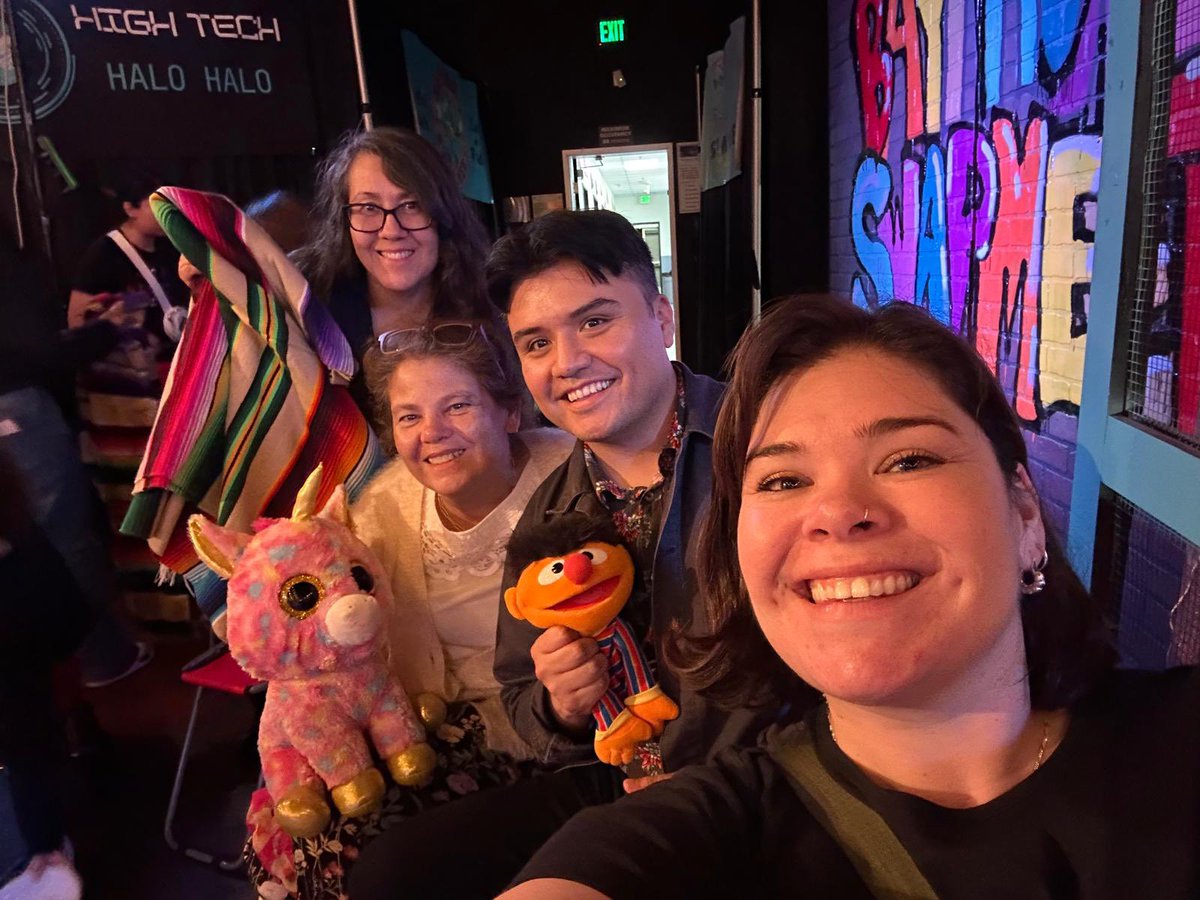 LatinoCommFdn's tweet image. LCF is proud to support our #PoderArte partners&apos; musical, &quot;Pásale Pásale&quot;, an immersive swap meet musical by @Tuyotheatre! The musical features some of our favorite themes including entrepreneurship &amp;amp; community organizing. ✊

🎟️Visit tuyotheatre.org/pasale-pasale to purchase tickets!