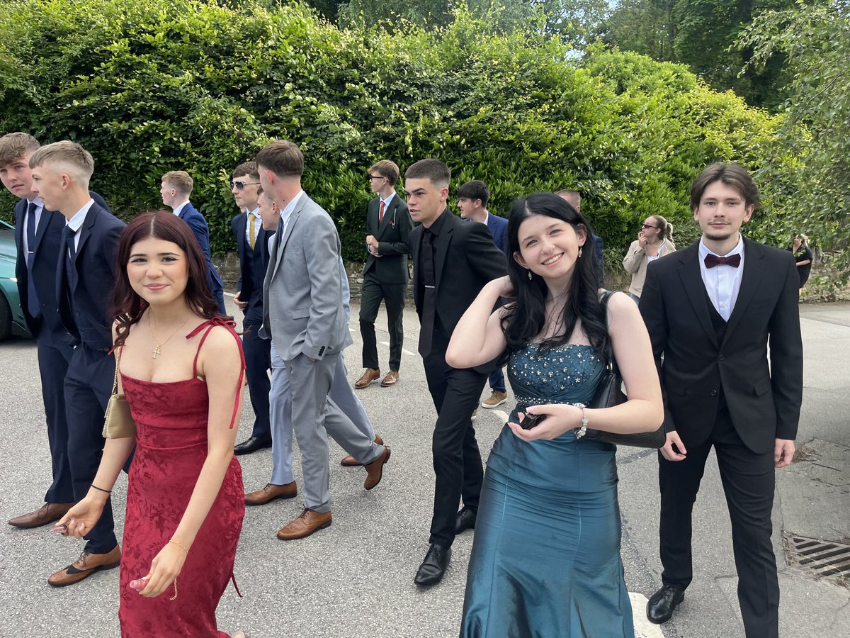 horizon_cc's tweet image. Fabulous time welcoming everyone! So many stunning outfits ⭐️#Classof2024 #promready #GoldenAgeGala