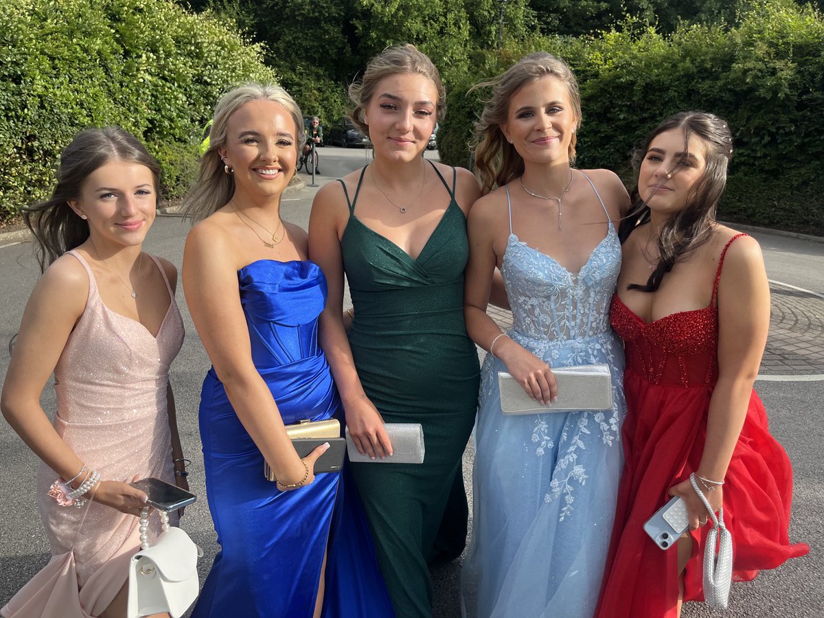 horizon_cc's tweet image. Fabulous time welcoming everyone! So many stunning outfits ⭐️#Classof2024 #promready #GoldenAgeGala