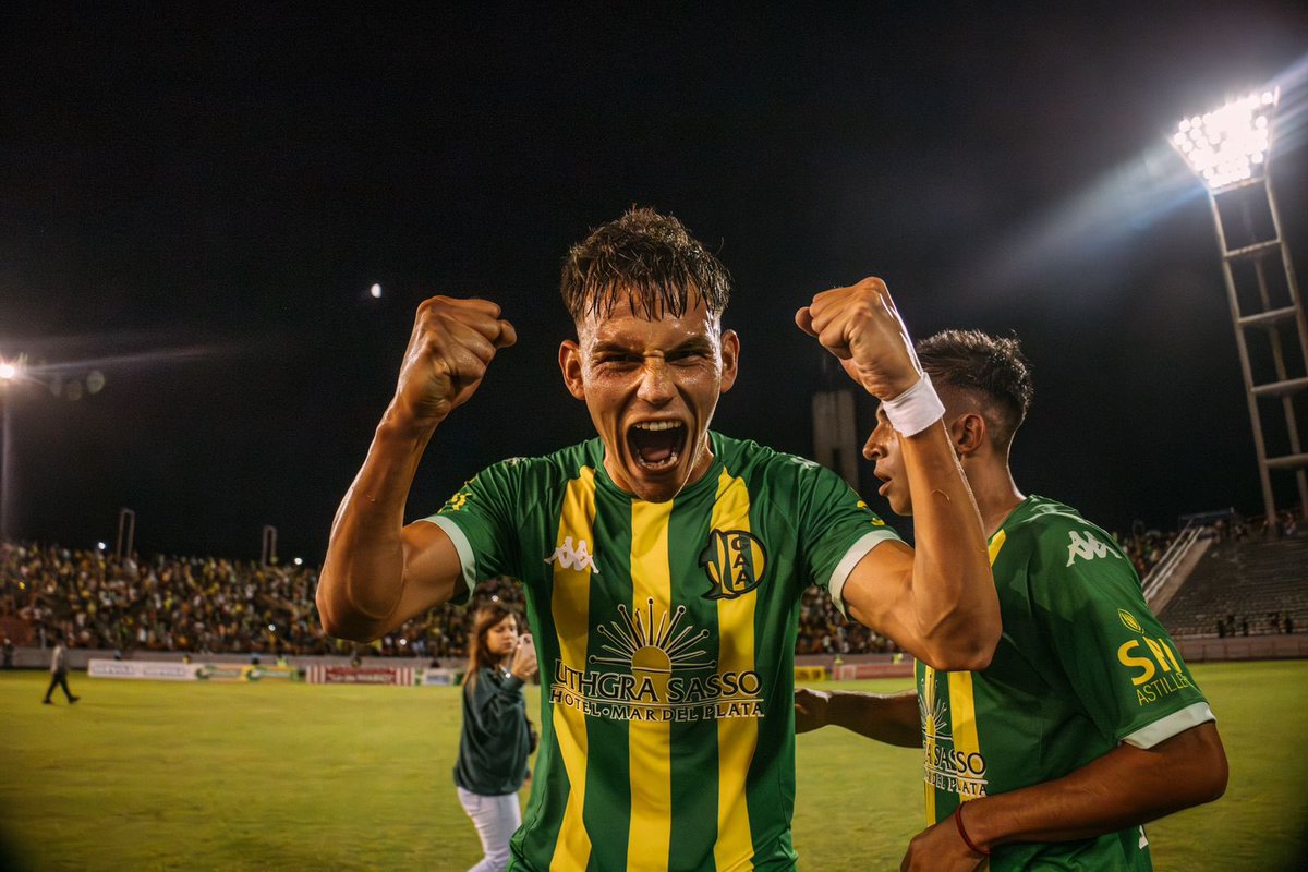 Parte médico de Franco Godoy 🔰

Se realizó la cirugía del jugador, quien sufrio fractura de tibia y peroné de pierna izquierda. Los Dres. Calvo estuvieron a cargo del procedimiento de enclavado intramedular de tibia que finalizó con éxito. 

Godoy ya inició su proceso de