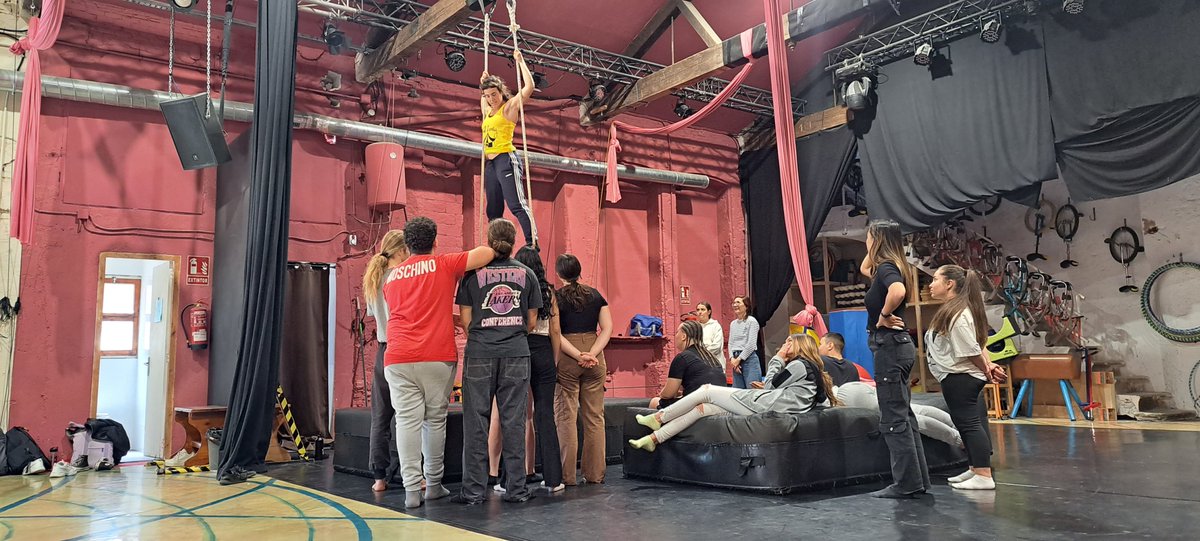 INS Mont Perdut tweet media