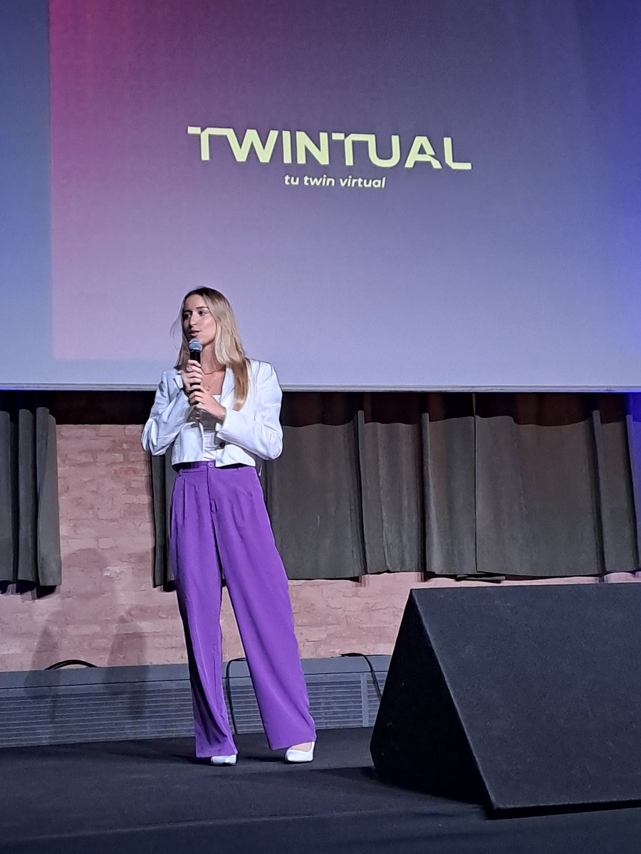 🎤 Cristina Grau, estudiant del màster universitari de Ciència de Dades (Data Science) de la UOC presenta TWINTUAL

 📱🫂 Un projecte de twin virtual contra l'estrès de la comunicació instantània

 #SpinUOC #HubbikUOC #entrepeneurship