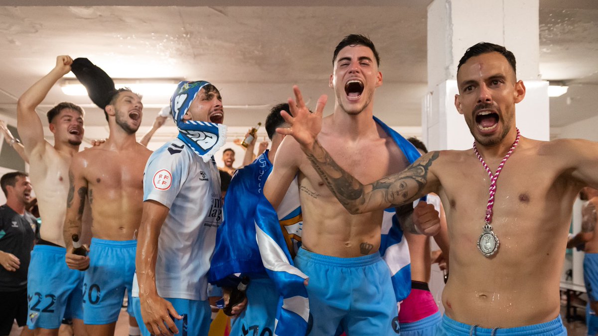 manu8molina's tweet photo. Ya han pasado unos días, pero me sigo emocionando con lo que hemos vivido y lo que hemos conseguido. 
El @MalagaCF vuelve donde se merece a la @LaLiga2 
Este grupo se merecía acabar con un final feliz y LO HICIMOS !! 💙
A la afición soys la HOSTIA, QUE BONITA ESTABA MALAGA 💙 https://t.co/MCq8JIy3FE