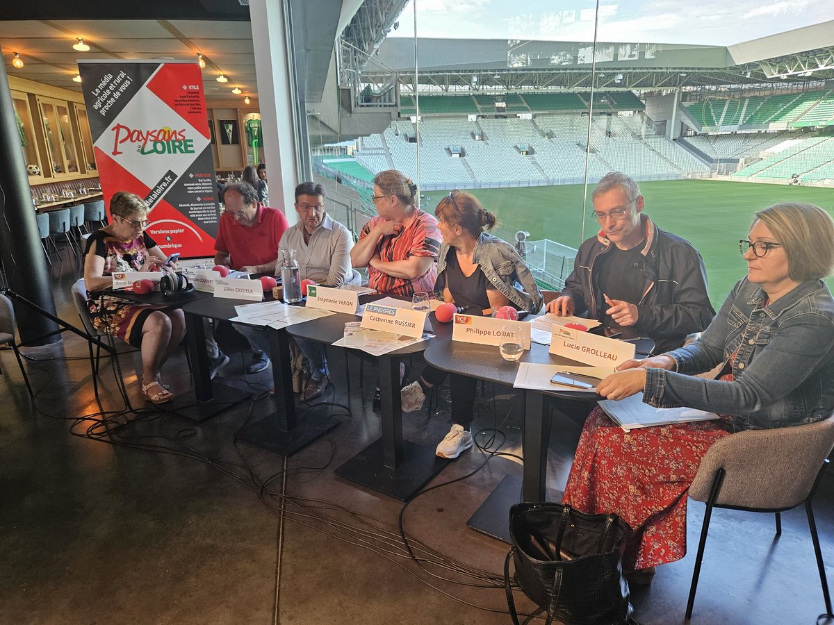 Face à la presse à la Brasserie Geoffroy Guichard ! Pour la dernière émission de la saison, ils sont tous là ! 6 journalistes de notre presse locale et départementale !  <a href="/Leprogresloire/">Le Progrès Loire</a> <a href="/RCFSaintEtienne/">RCF Saint-Étienne</a> <a href="/F3Rhone_Alpes/">France 3 Rhône-Alpes</a> <a href="/CayuelaG/">Cayuela</a> <a href="/lessor42/">L'Essor Affiches</a>