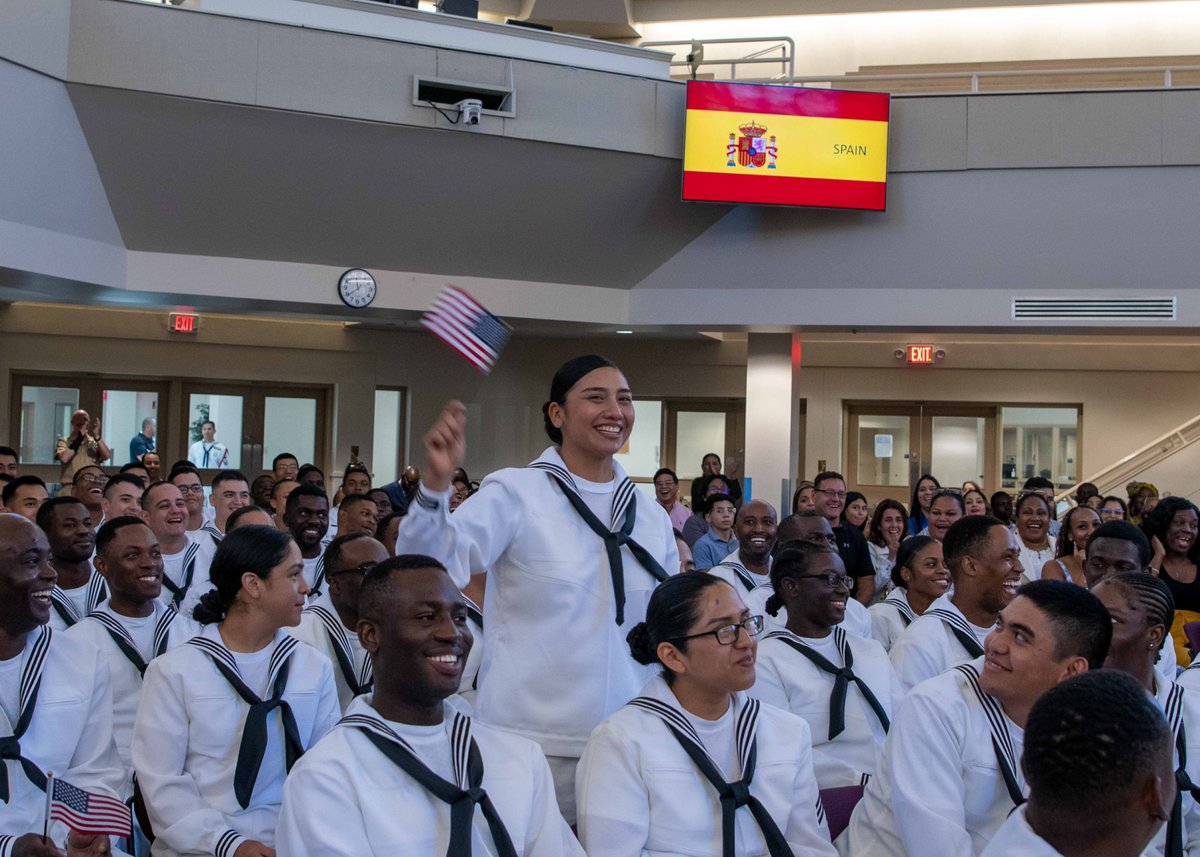 NavyRTC's tweet photo. Congratulations to the Recruits and Sailors who pledged the Naturalization Oath of Allegiance to the United States of America!

#rtc #bootcamp #naturalizationceremony https://t.co/Ls31lbGRuu