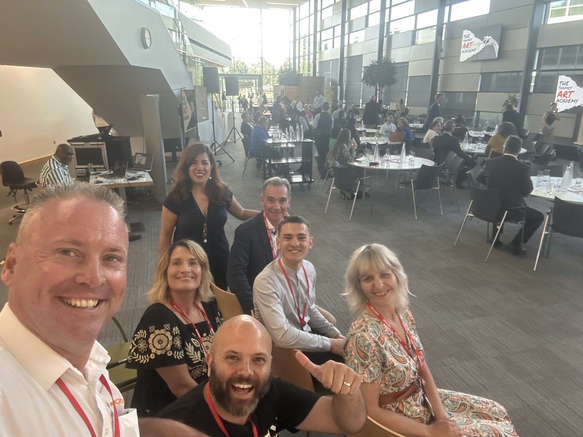 Wishing all 6 finalists the best of luck tonight with their pitch

A pleasure to have helped them creating their pitch in preparation for tonight 

You are all winners but may the best pitch on the night, Win!

#business #smallbusiness #spelthorne #entrepreneur