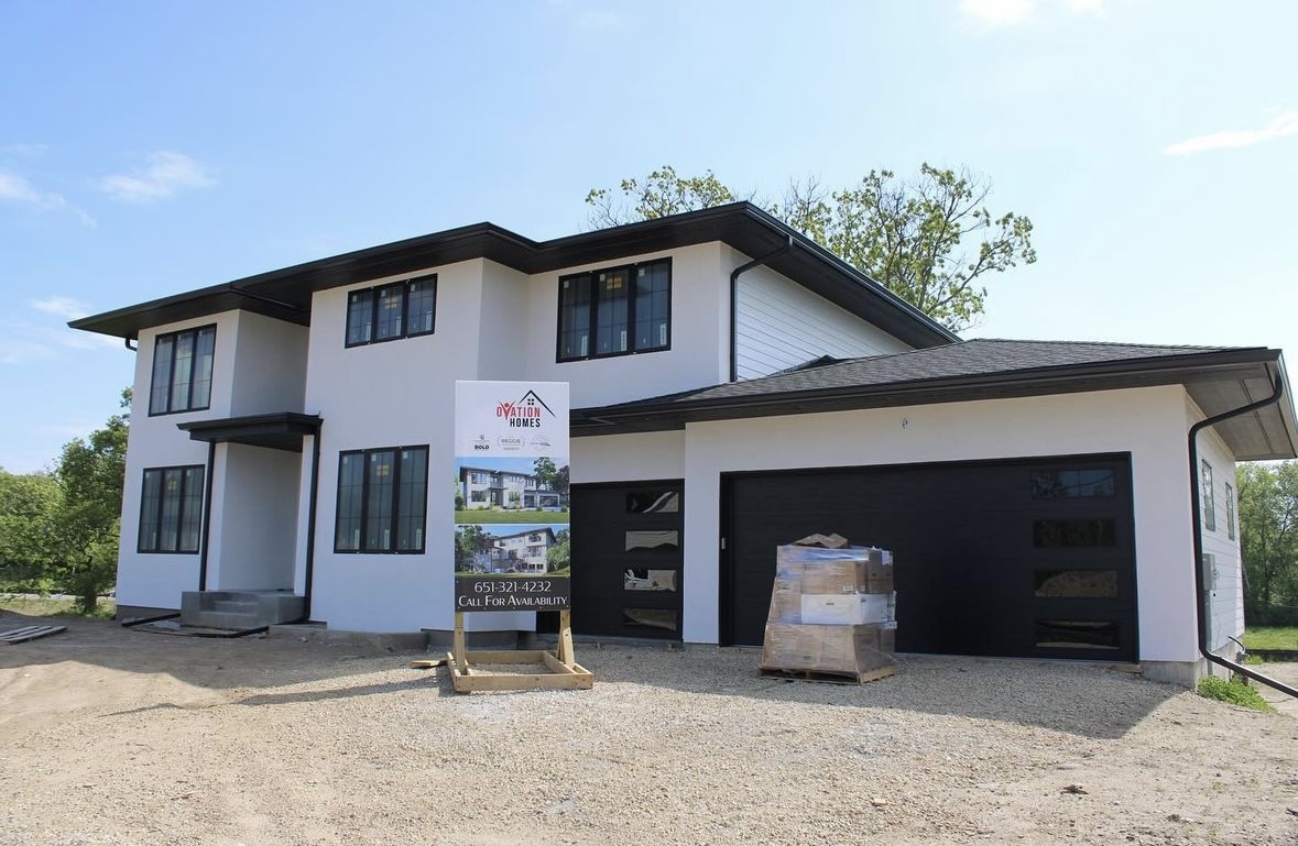 Donnelly_Ext's tweet photo. Fun time finishing up this stucco job for Ovation Homes in Roseville, MN.

Acrylic stucco is very hard to beat aesthetically🏠
#newhome #stucco #roofing #siding #windows #gutters #business #Exteriorneeds #exteriordesign #builder #mnbuilder #home #stuccofinish #plaster #design https://t.co/jmsBqJJvld