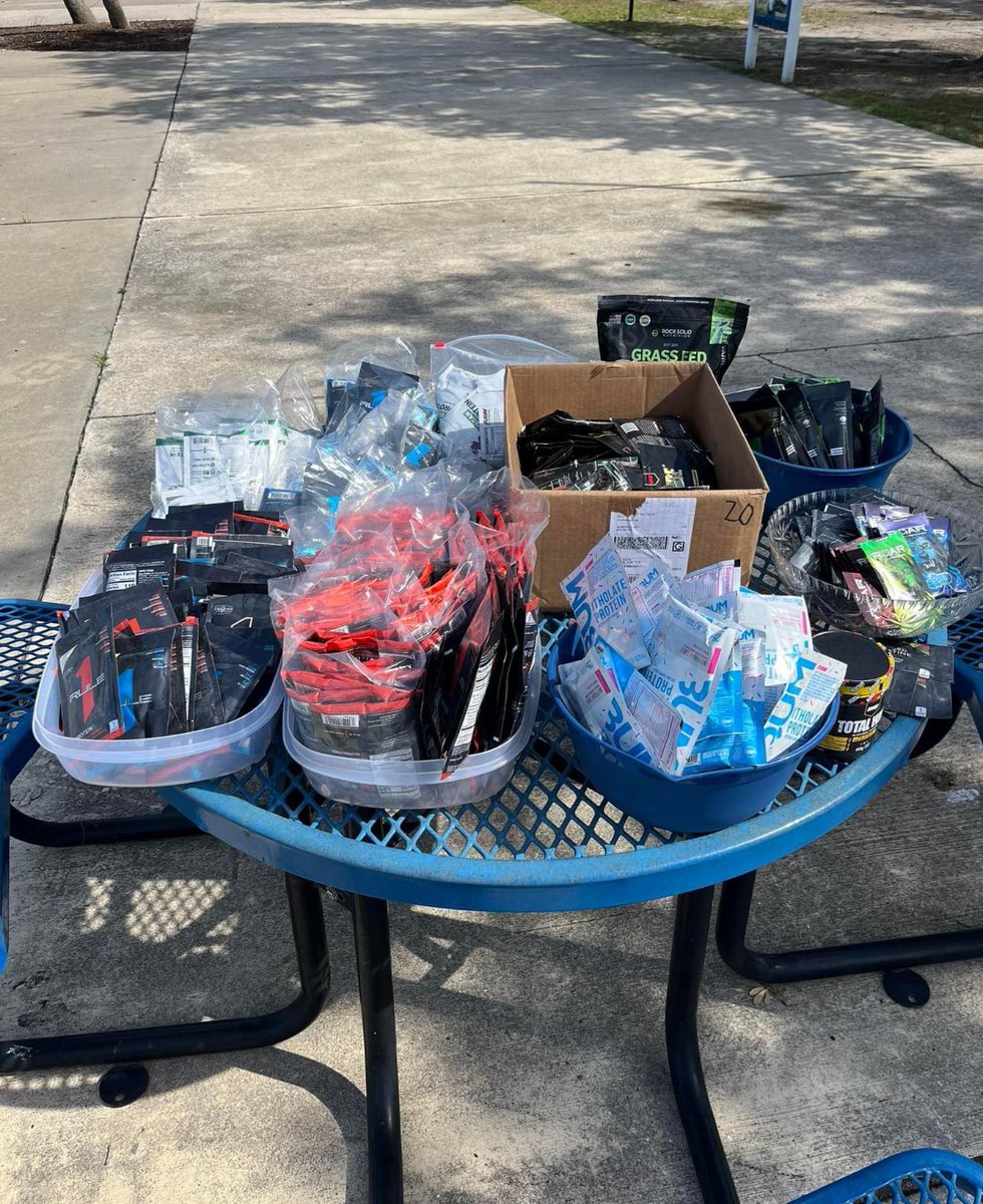BTHS_Football's tweet photo. Thank you to Bailey’s Health and Fitness for donating protein shake mixes and preworkout packets for the team today! #GoNears #TrailWay #GoodBetterBest https://t.co/fB75VyTn8j