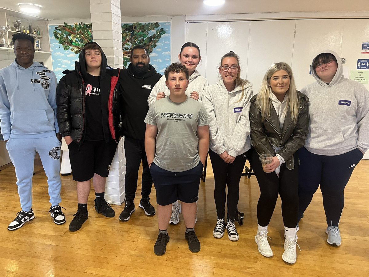 And that’s a wrap 🎥 

@Sandeep_SSF final session with our <a href="/SSF_Futures/">SSF</a> Young Leaders in Fallin! 

⭐️ |  An absolute star who worked tirelessly to develop opportunities for these young people.  Building strong connections with them along the journey. 

We will all miss you 🙌🏻