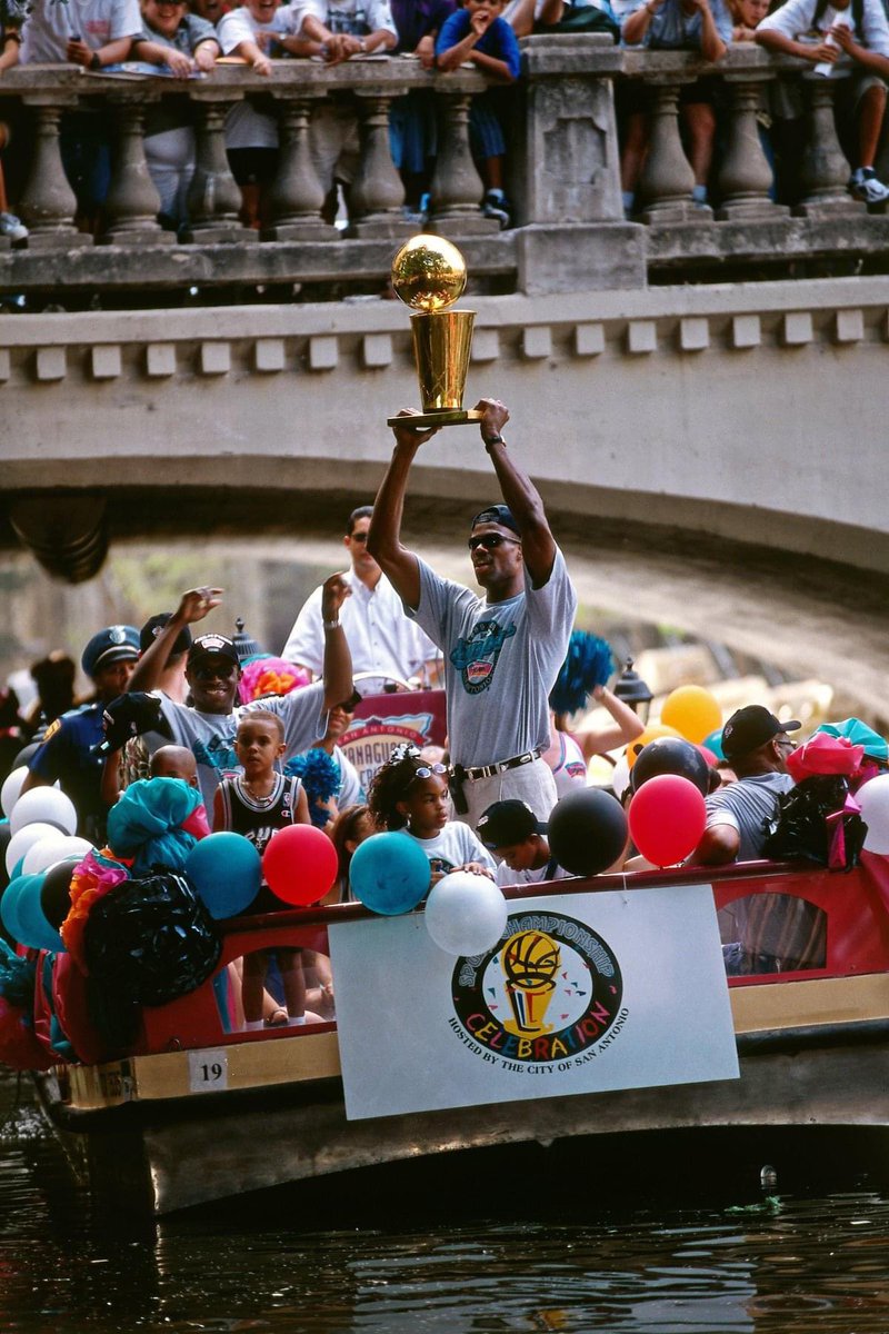 2001 Live tweet media