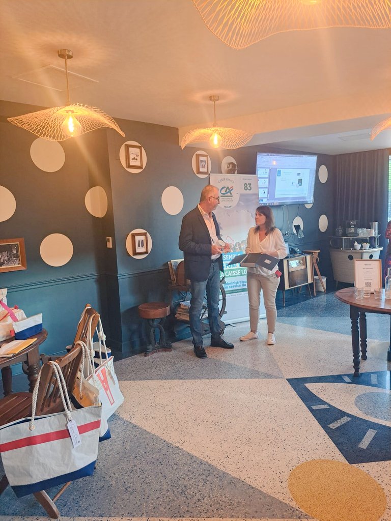 E.R.E collège La Marquisanne Toulon (83) (@eremarquisanne) on Twitter photo La boutique solidaire des 3e1(projet Upcycling⛵️)est mise à l'honneur en gagnant le🏆de l'Engagement pour l'Avenir"sur le thème"Économie Sociale et Solidaire"et 1 chèque de 2️⃣0️⃣0️⃣0️⃣€ remis par Mme La Présidente de la Caisse locale deToulon <a href="/CreditAgricole/">Crédit Agricole</a>.
🙏pr votre confiance La boutique solidaire des 3e1(projet Upcycling⛵️)est mise à l'honneur en gagnant le🏆de l'Engagement pour l'Avenir"sur le thème"Économie Sociale et Solidaire"et 1 chèque de 2️⃣0️⃣0️⃣0️⃣€ remis par Mme La Présidente de la Caisse locale deToulon <a href="/CreditAgricole/">Crédit Agricole</a>.
🙏pr votre confiance