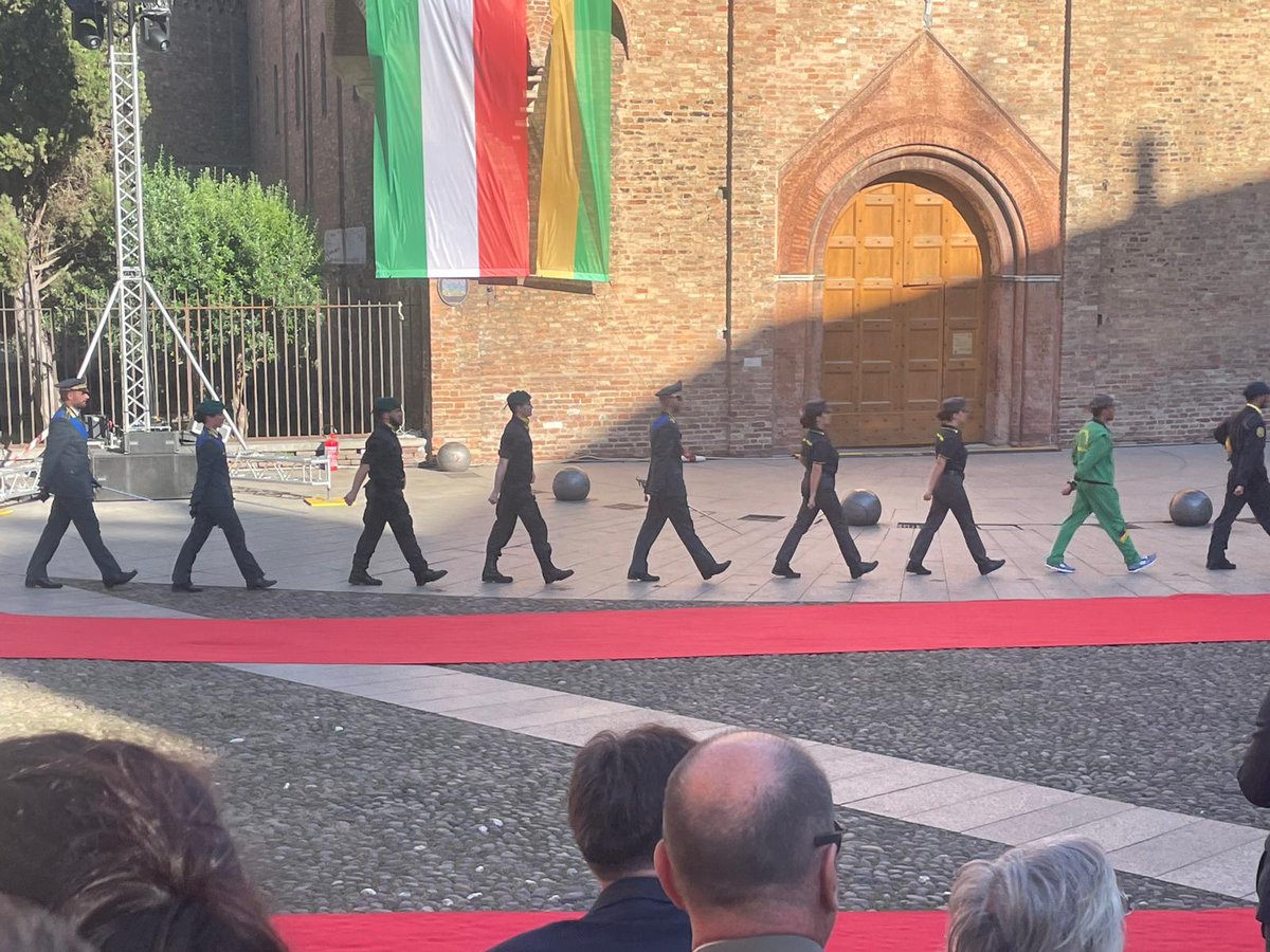 cuper_ER's tweet photo. Nella splendida Piazza Santo Stefano, a Bologna, il corpo della @GDF festeggia con una cerimonia il 250°𝑨𝒏𝒏𝒊𝒗𝒆𝒓𝒔𝒂𝒓𝒊𝒐 𝒅𝒆𝒍𝒍𝒂 𝒔𝒖𝒂 𝒇𝒐𝒏𝒅𝒂𝒛𝒊𝒐𝒏𝒆.
Presenti anche alcuni rappresentanti del @cuper_ER tra cui il presidente @AlbertoTalamo. https://t.co/o6t6cDmgy6